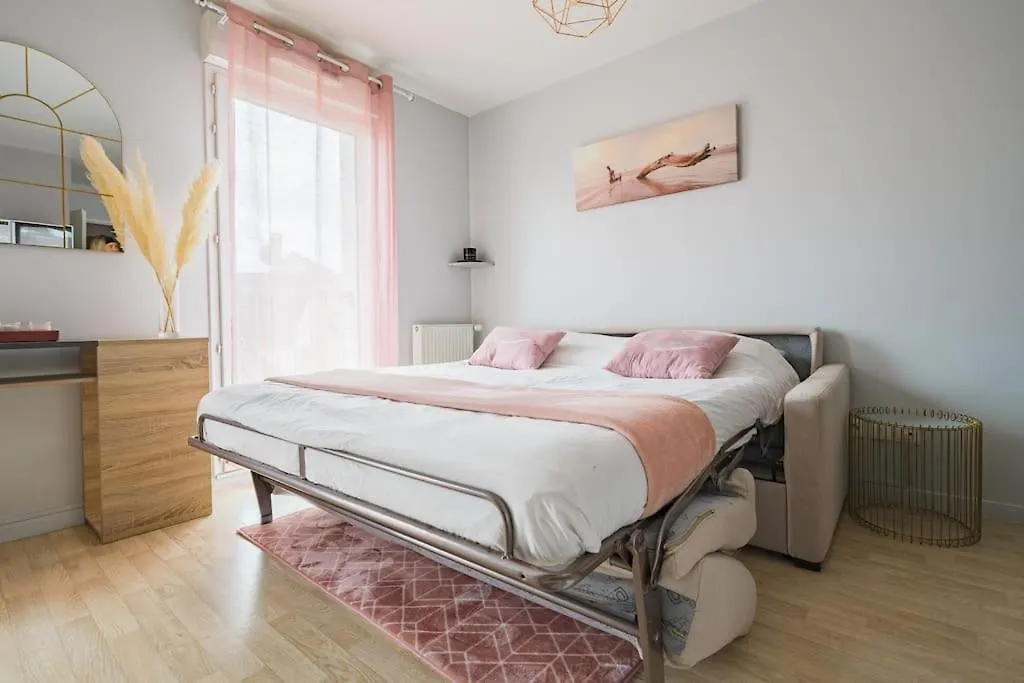Studio Rosa Vigneux-sur-Seine 0*,  France